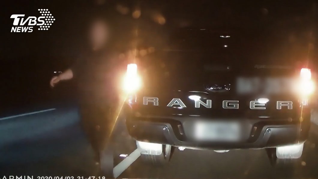國道路肩被狂「叭」　駕駛無違規卻遭踹車