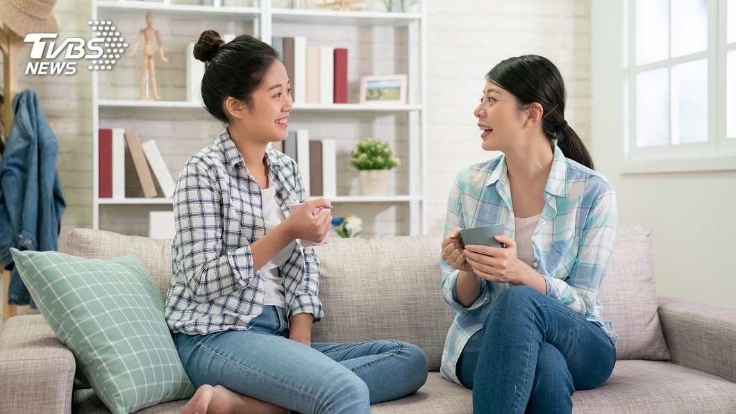 考量懷孕和疫情…女婉拒飯局在家防疫　閨密嗆：懷龍種？