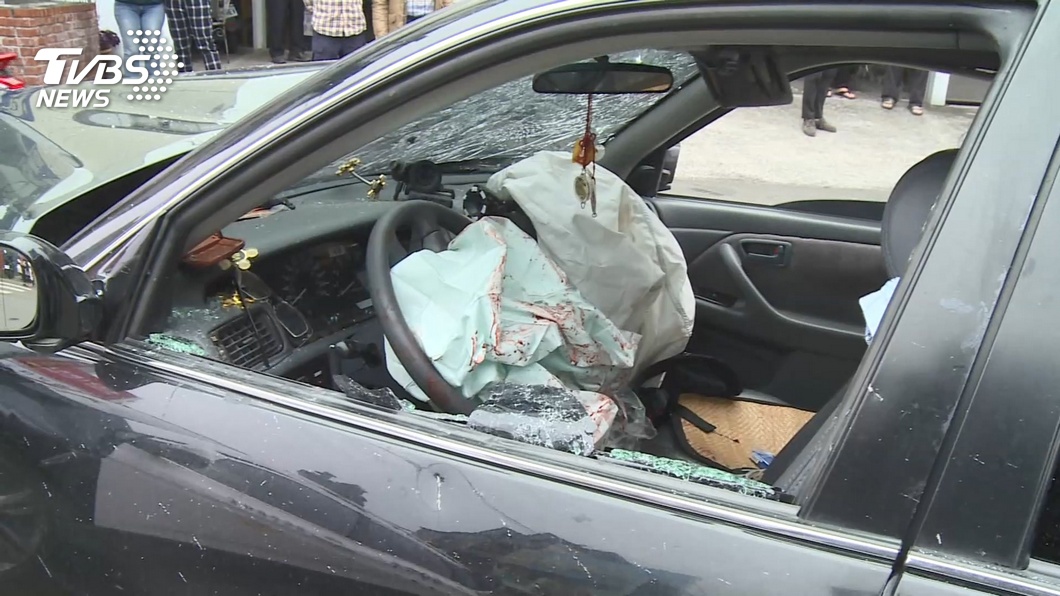 通緝犯大迴轉逃追緝 擦撞白車又撞警車