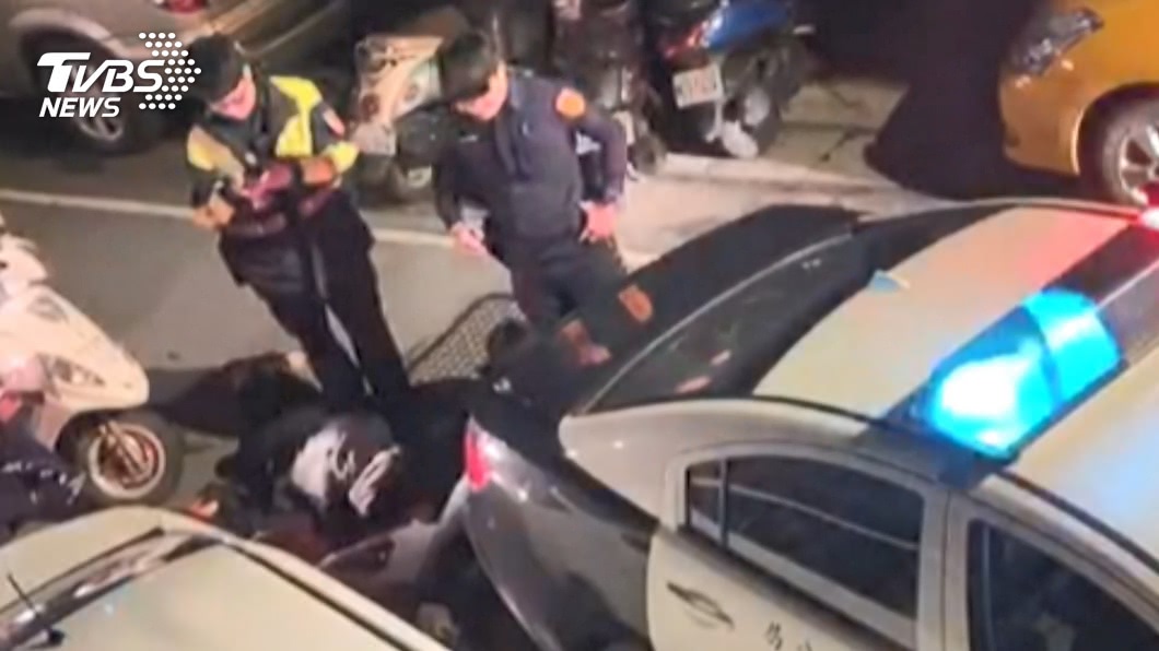 新北員警踹拒檢少年頭 警署:執法勿逾越比例原則
