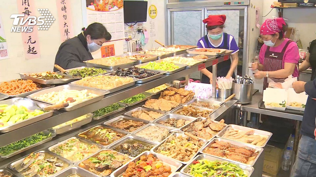 買飯遇阿桑賣萌…點餐狂喊疊字「菜菜瓜瓜」 他傻眼貓咪