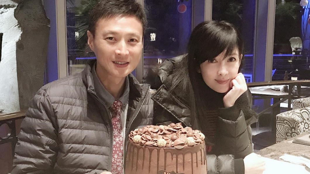 尪喇舌完又爆私會大眼女星!周慧敏11年婚亮紅燈