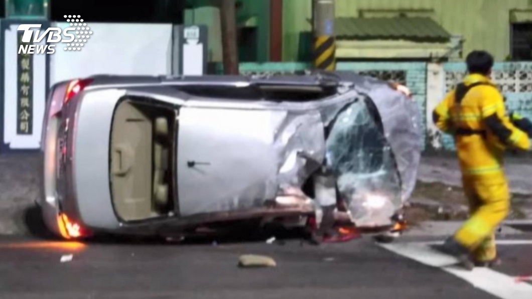 只為了2千元!好友飛車討債 害翻車釀5傷