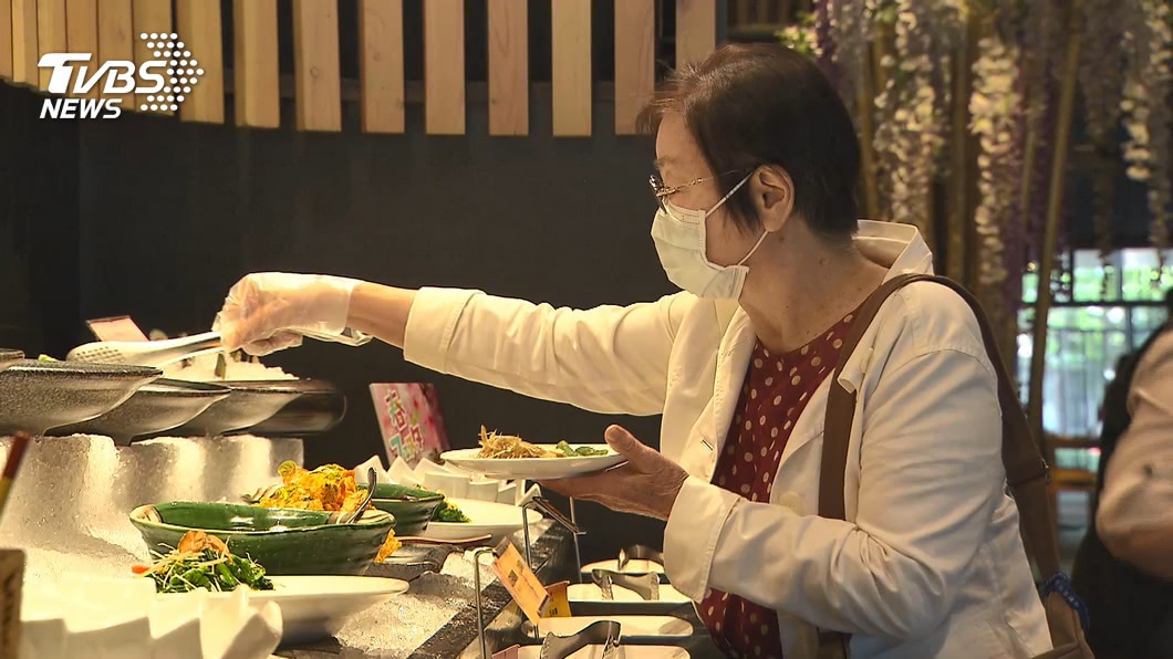 住宿餐飲業走出低谷 龔明鑫:消費也須超前部署