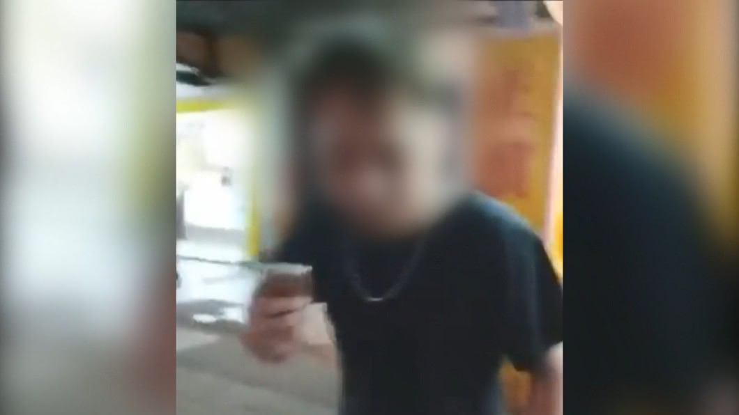 我來載你的啦!男闖直播鏡頭 出手打人