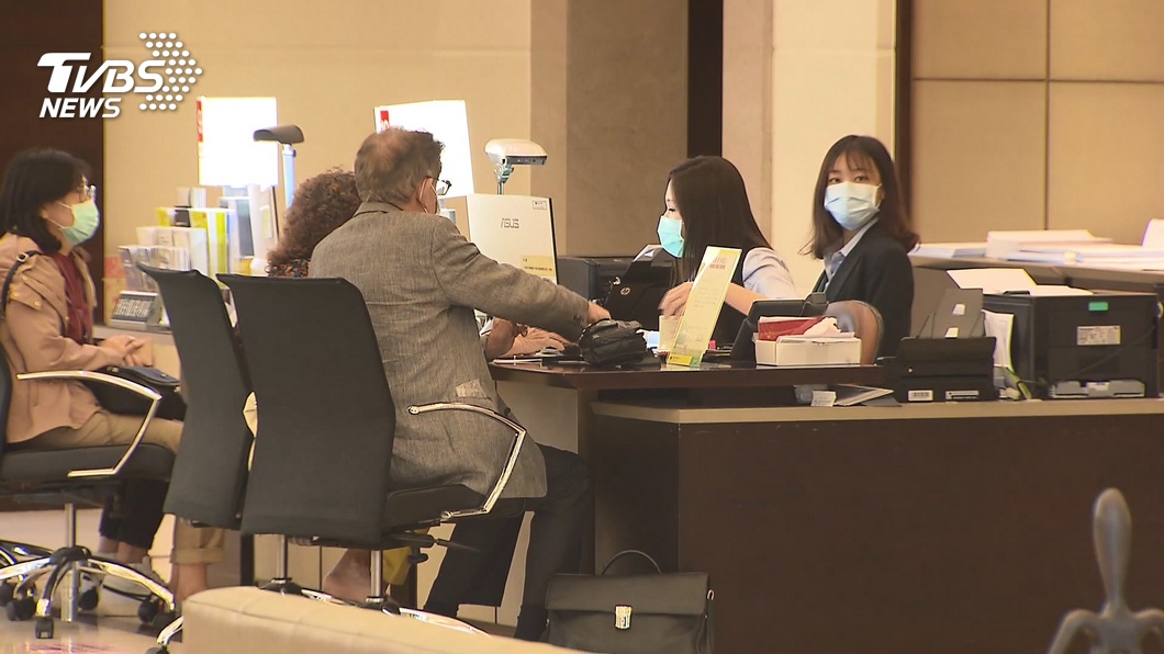 爆新鮮人「不限科系+薪水高」職缺!網推:錢多福利多