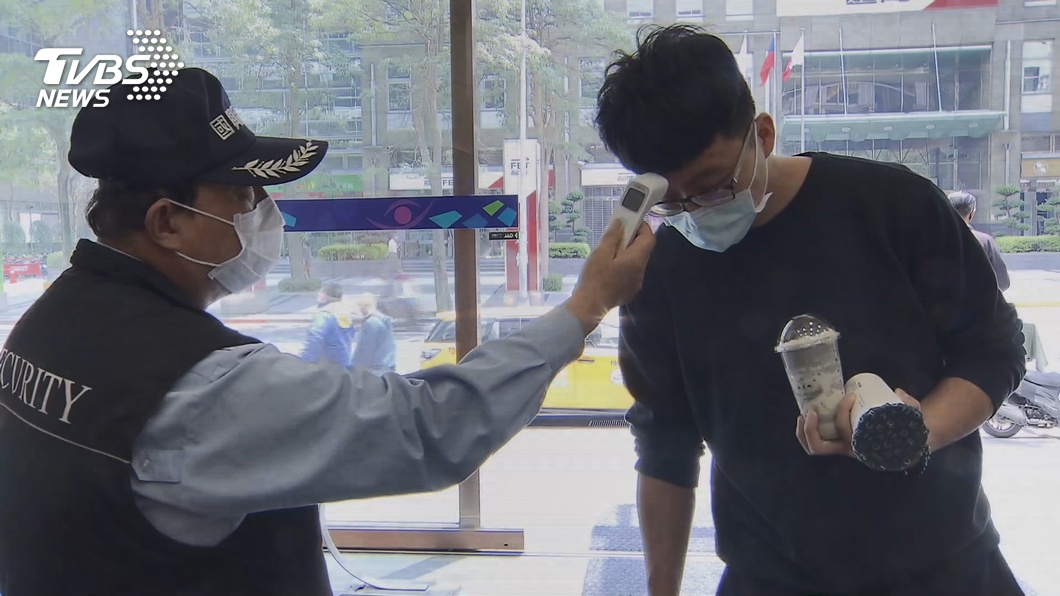 體溫37.6買咖啡被請去吹風 醫嘆:這2數字真的沒差