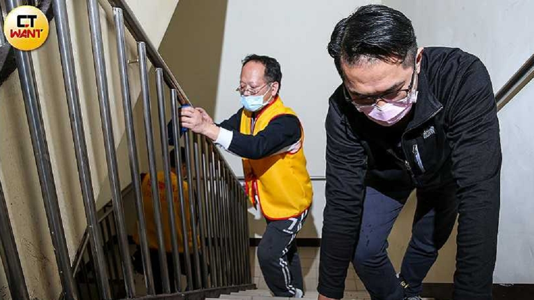 台北市內湖分局潭美警友站站長梁淯傑曾年收千萬，卻在遭逢巨變後一無所有。(圖／CTWANT授權使用)