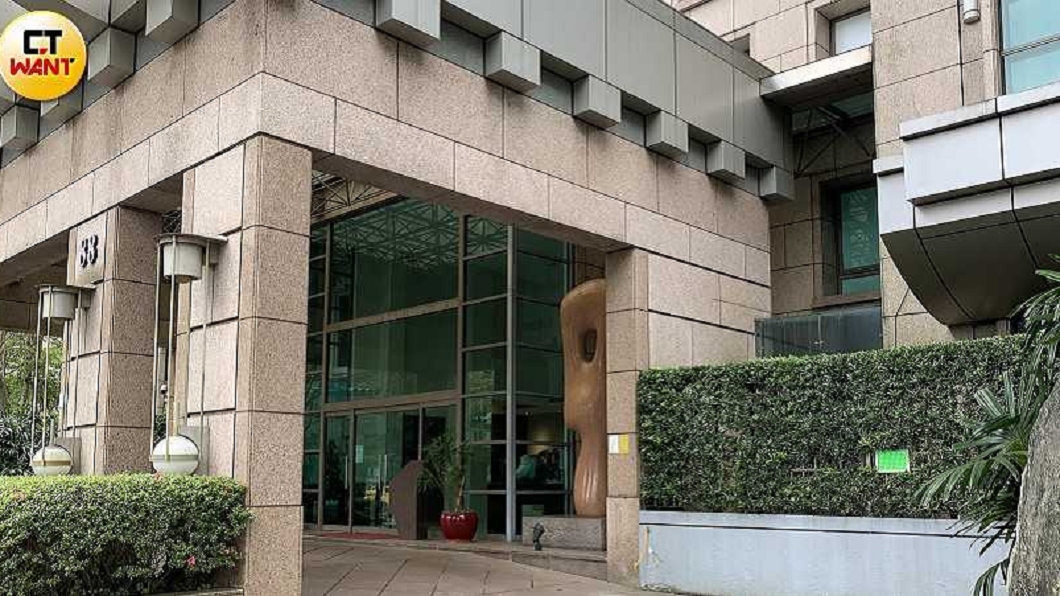 私人招待所藏身上億元豪宅裡，連位高權重的警界高官都是座上賓。(圖／CTWANT授權使用)