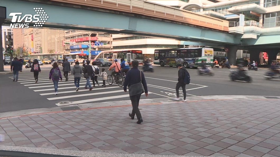 華航案本土再+4!陳時中曝「社區群聚」警戒關鍵期