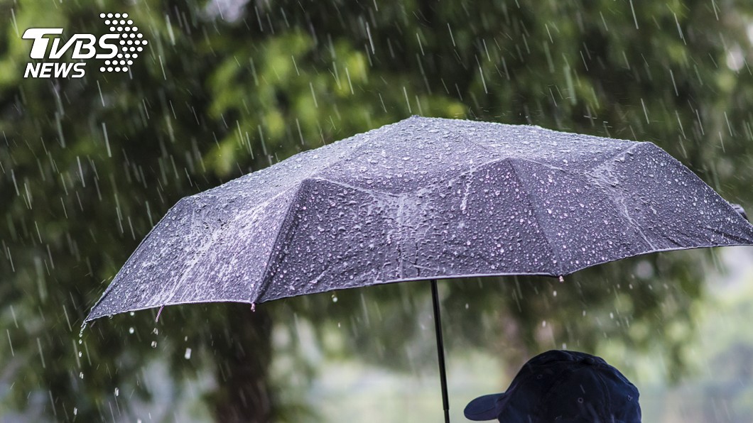 記得帶傘！今北台灣有大雨發生　「此天回暖」可見陽光