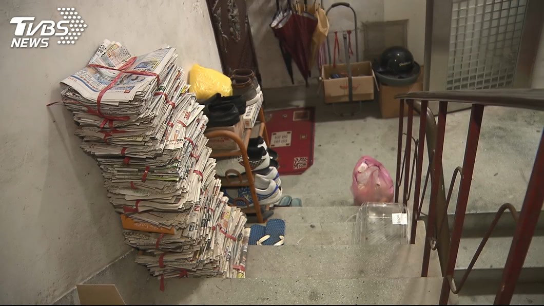鄰居掛內褲對著自家…男找師父改運 竟掛祖先遺像嚇壞人