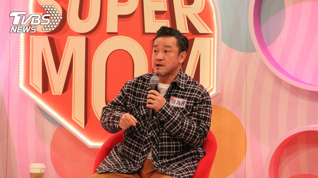 陳為民不信濟公警告,趁四下無人闖紅燈。(圖/年代MUCH)