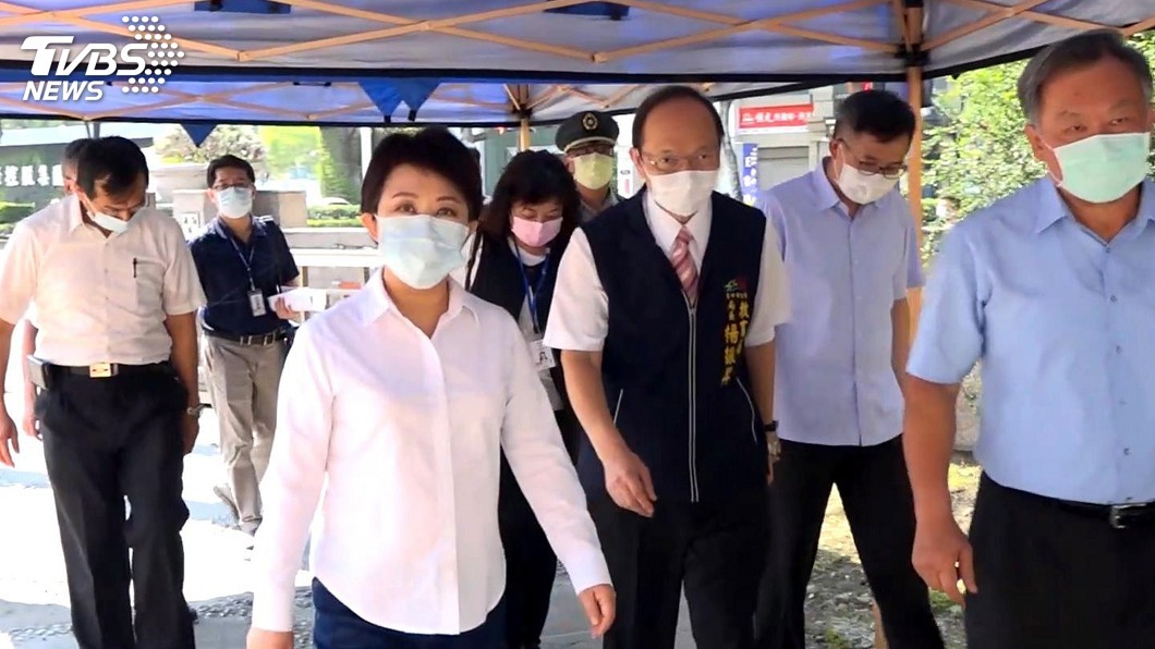 國中會考將舉行　盧秀燕視察試場防疫措施