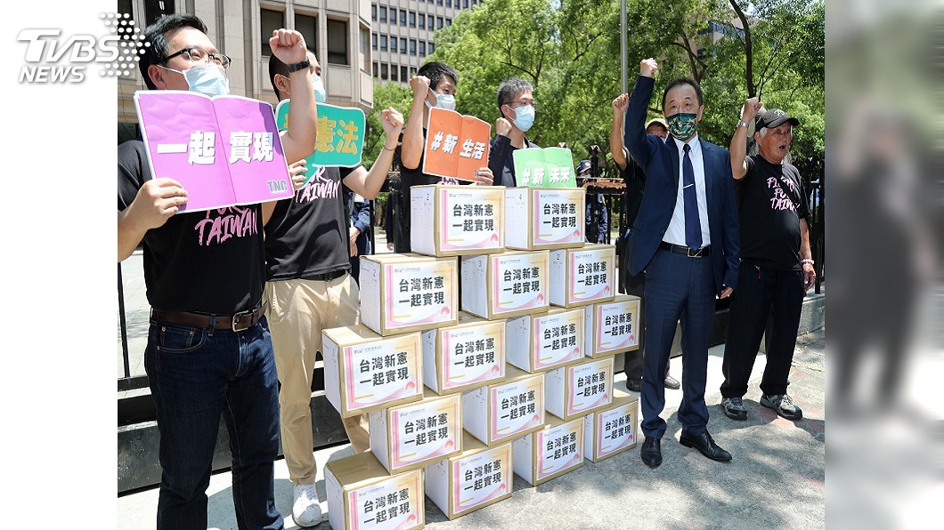 制憲意向公投提案送中選會 獨派:中國不用緊張