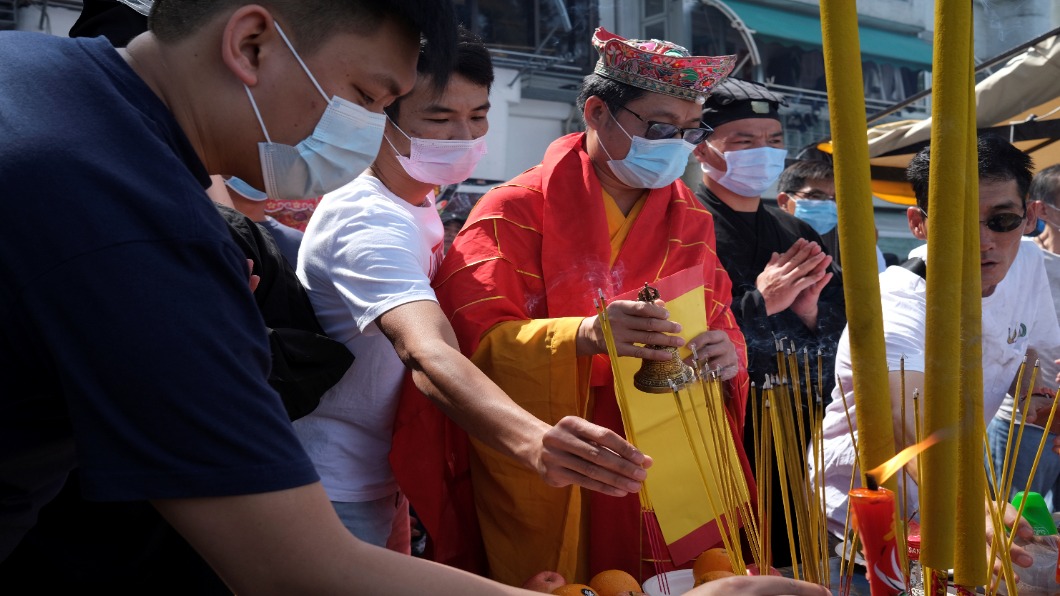 香港限聚令下迎佛誕節 人潮減逾六成