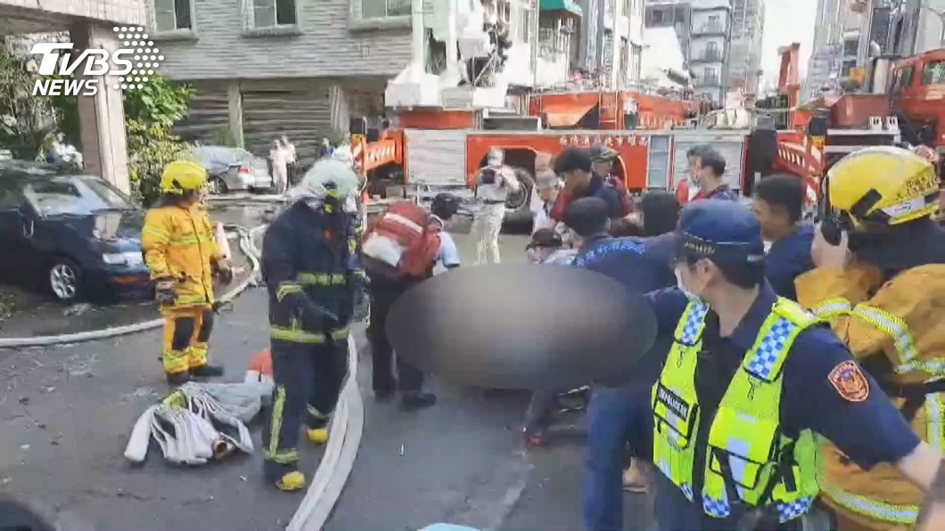 快訊/名醫女婿醫師抱兒 窗口揮舞衣服求救無效