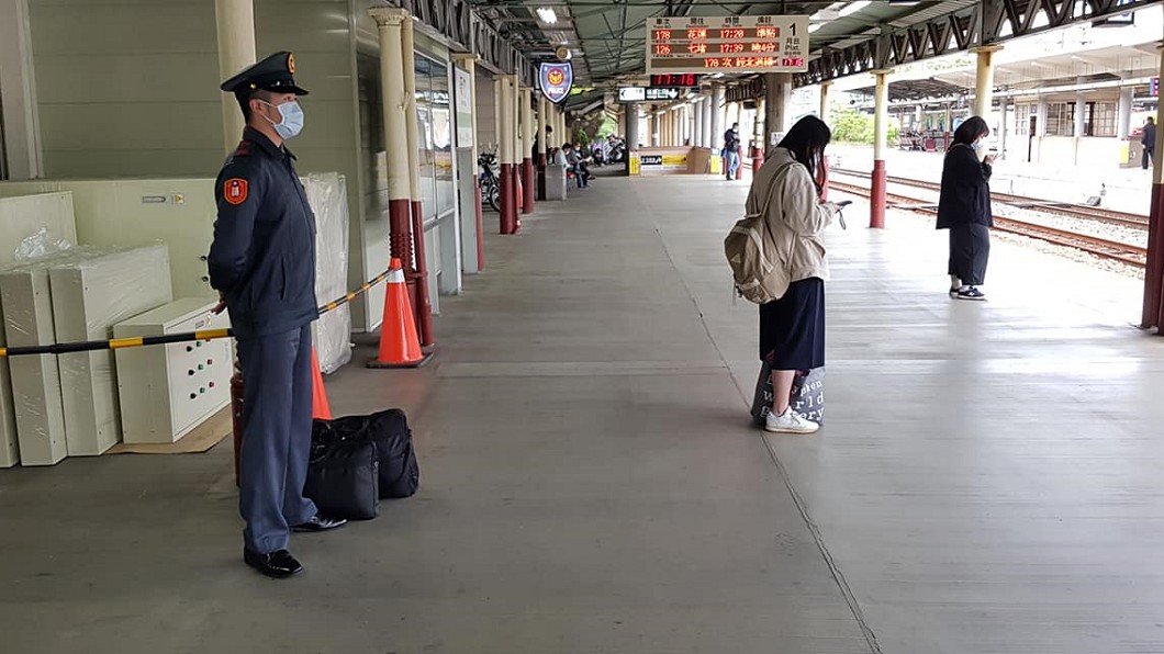 「對自我的要求！」陸專生校外此幕　他狂讚：國家的希望