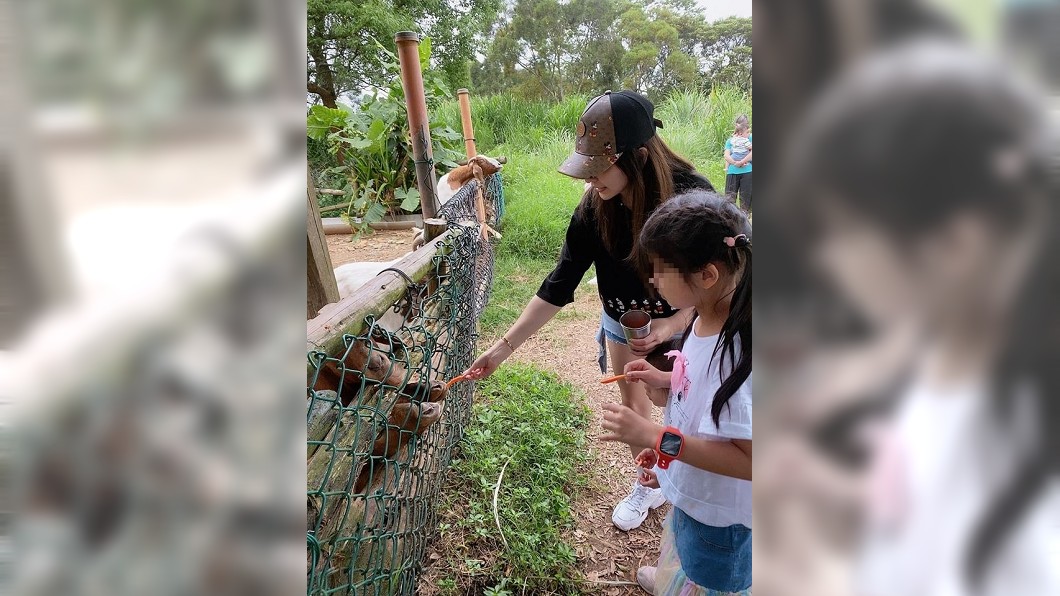 Grace一家去體驗住動物園裡的飯店。(圖/翻攝自Out Of Control 媽咪Grace臉書)