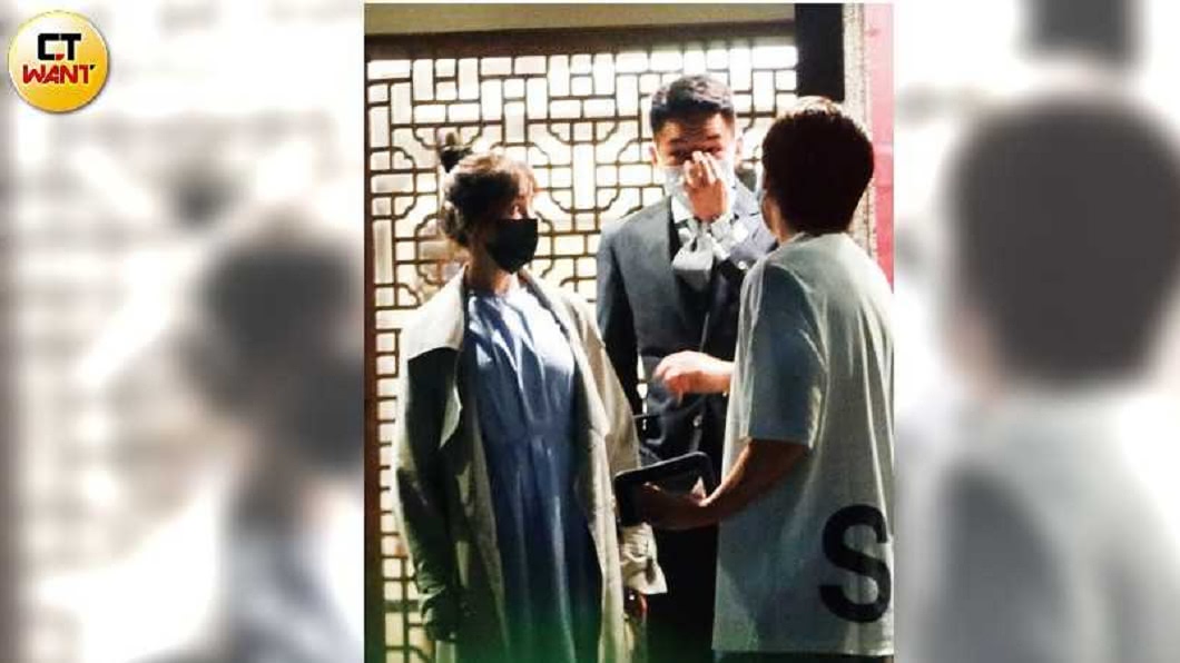 王心凌回收富二代前男友 當街摸背親暱互動傳復合