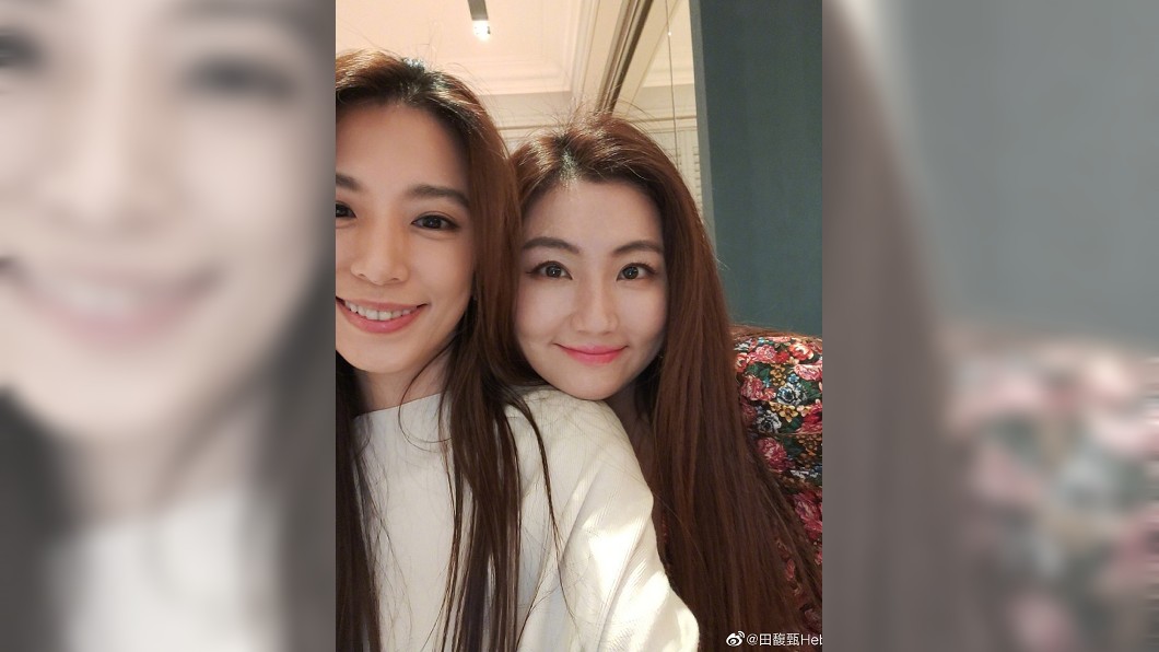 當年Selina(圖右)和張承中離婚,田馥甄挺好姐妹,如今被質疑是「挺豬派」有雙重標準。(圖/翻攝自田馥甄微博)