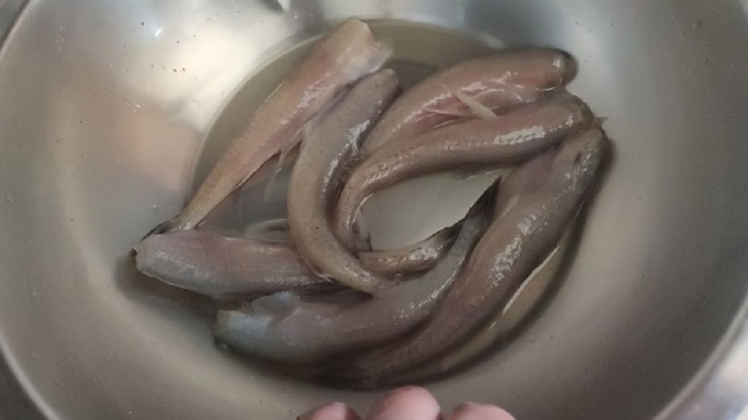 魚販送「那個魚」…人夫傻問:哪個? 內行人曝銷魂吃法