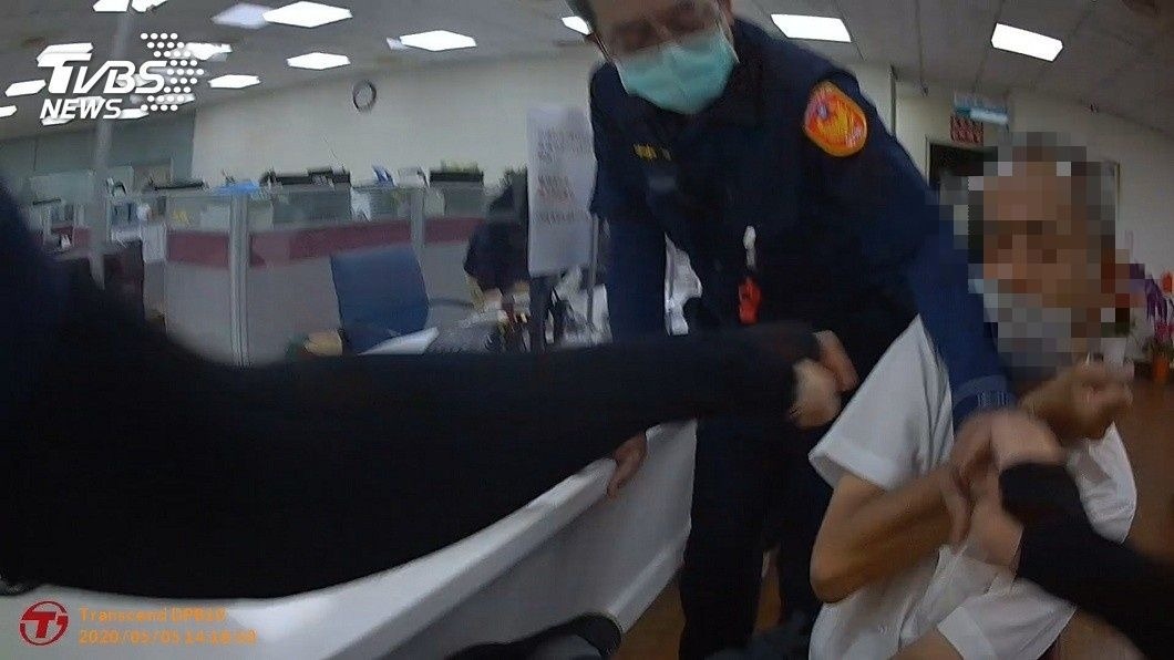 失業男申請紓困遭拒 情緒失控!持原子筆企圖刺頸