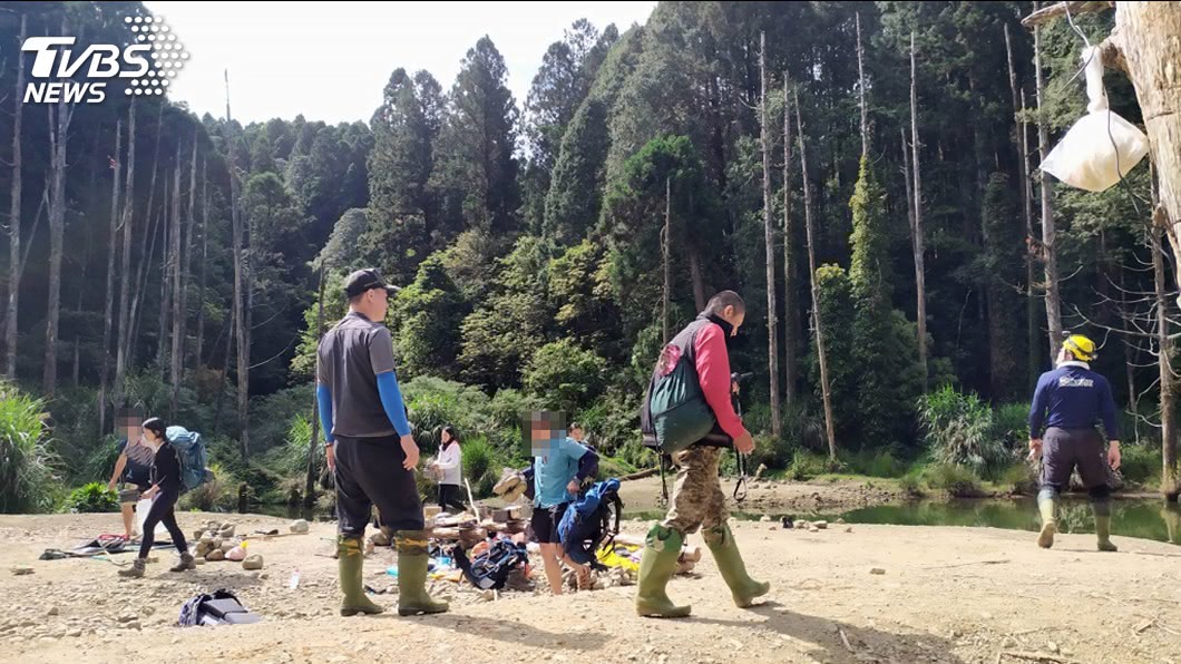 阿里山水漾森林2山友受傷不適 直升機吊掛送醫