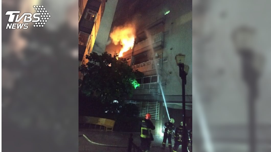 台中民宅深夜火警 警報器驚醒住戶疏散中庭