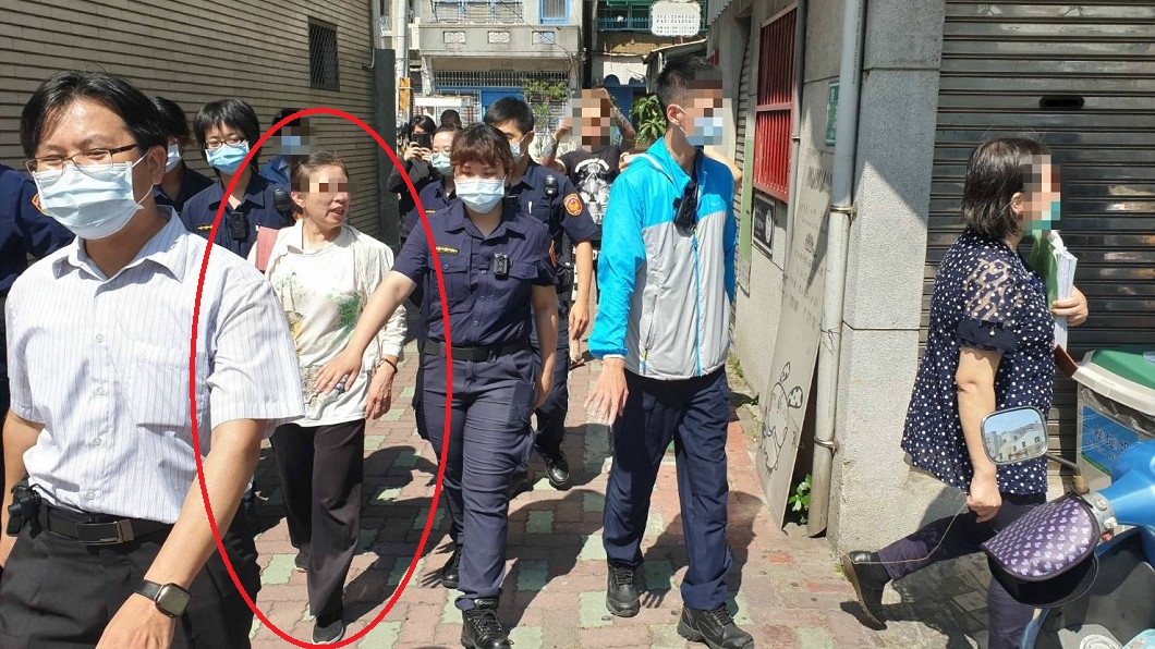 台南「檢舉狂魔」欠房租遭強制搬家　在地人嗨翻：辦桌了