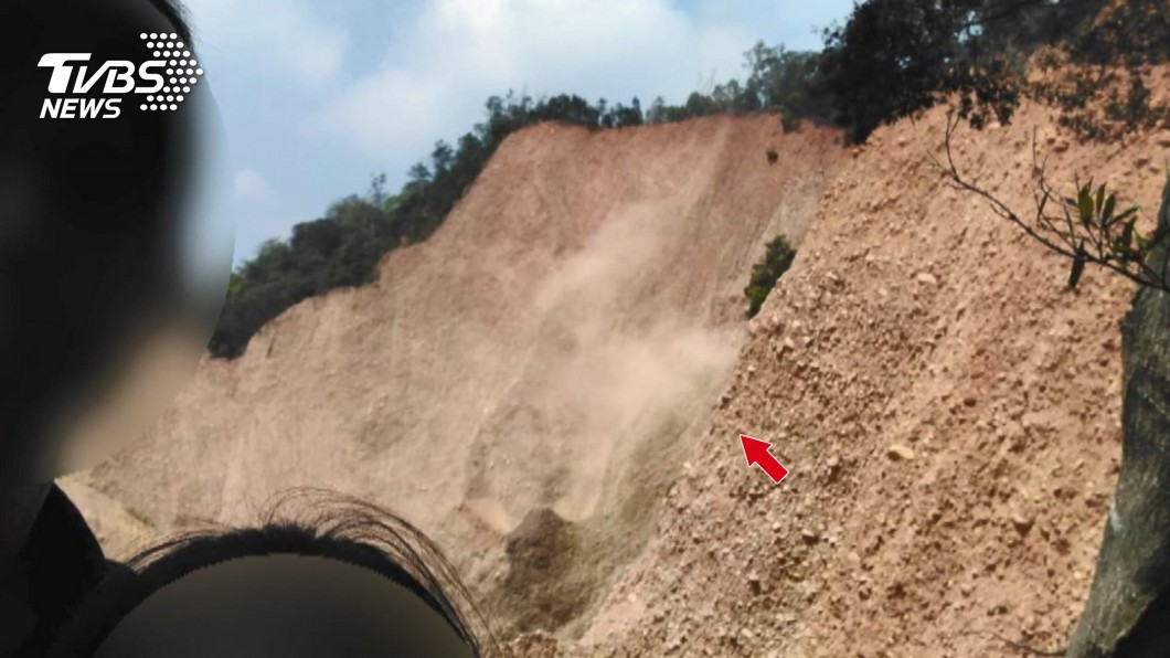五歲童火炎山峭壁拍照　母澄清：自拍棒錯覺