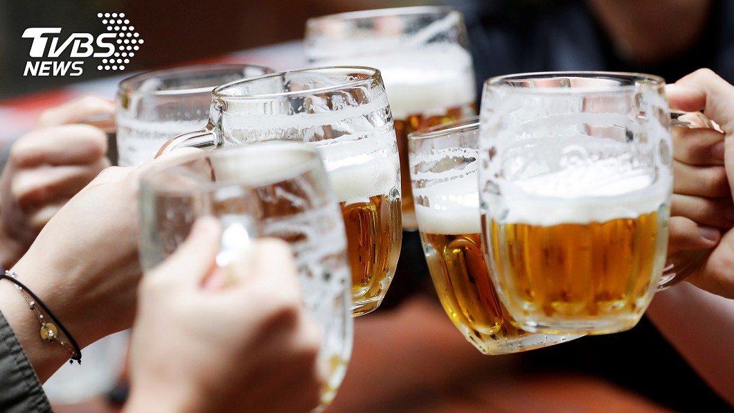 這口酒叫幸福　西班牙人等8週盼到酒吧解禁