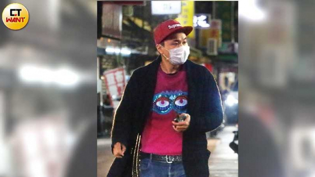 整晚四處奔波的潮帽男,先後去了金香店、貨運行和寵物店。(圖/CTWANT授權使用)