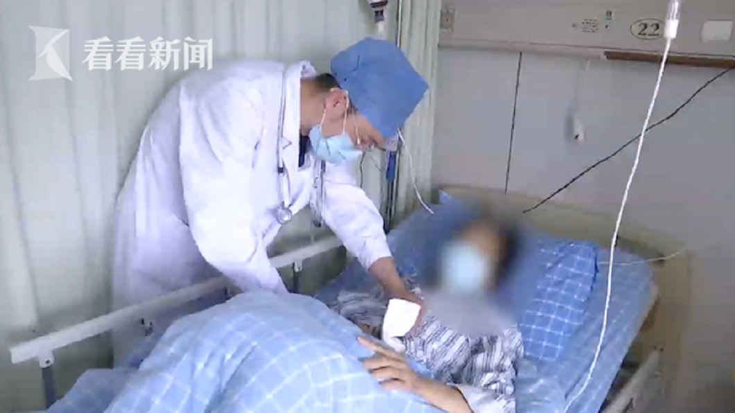 6旬婦腹痛…膽囊挖出蛔蟲化石 年輕時「壞習慣」害的