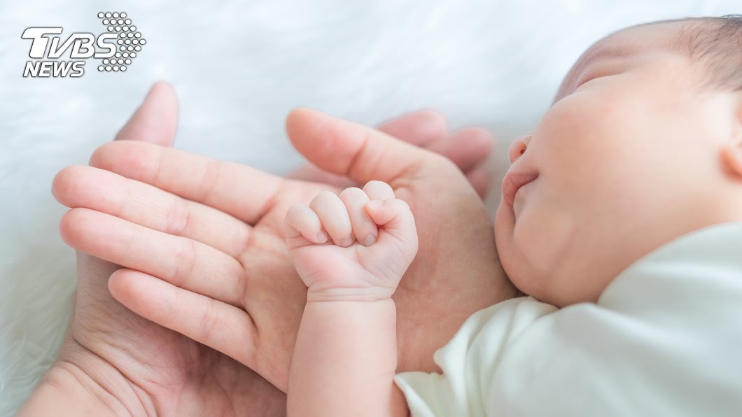 沐浴乳高空墜落!6月大女嬰失去意識…父:仍在危險期