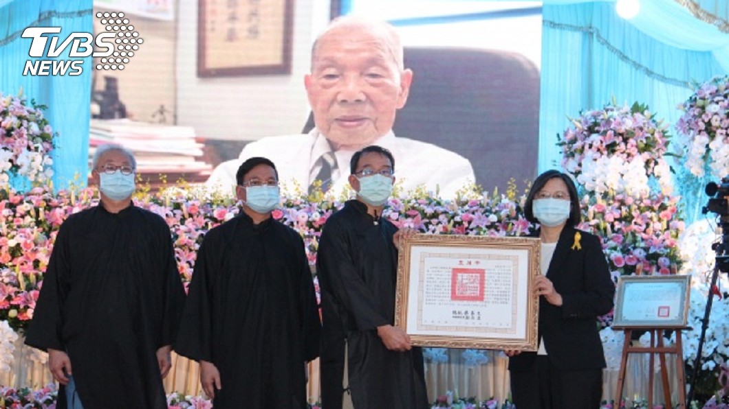 蔡總統送行老醫師謝春梅　頒褒揚令感念醫界傳奇