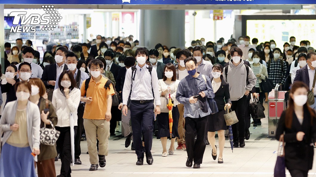 日本愛知解禁上班人潮增 福岡籲搭地鐵戴口罩