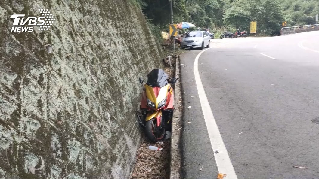 部分警察單位認為機車事故與騎是為了被追焦手拍到美照有關。(圖片來源/ TVBS)