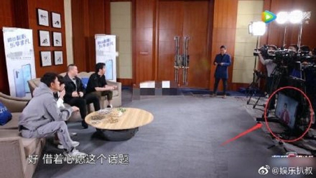 製作人的螢幕上竟出現羅志祥的身影。(圖／翻攝自微博)