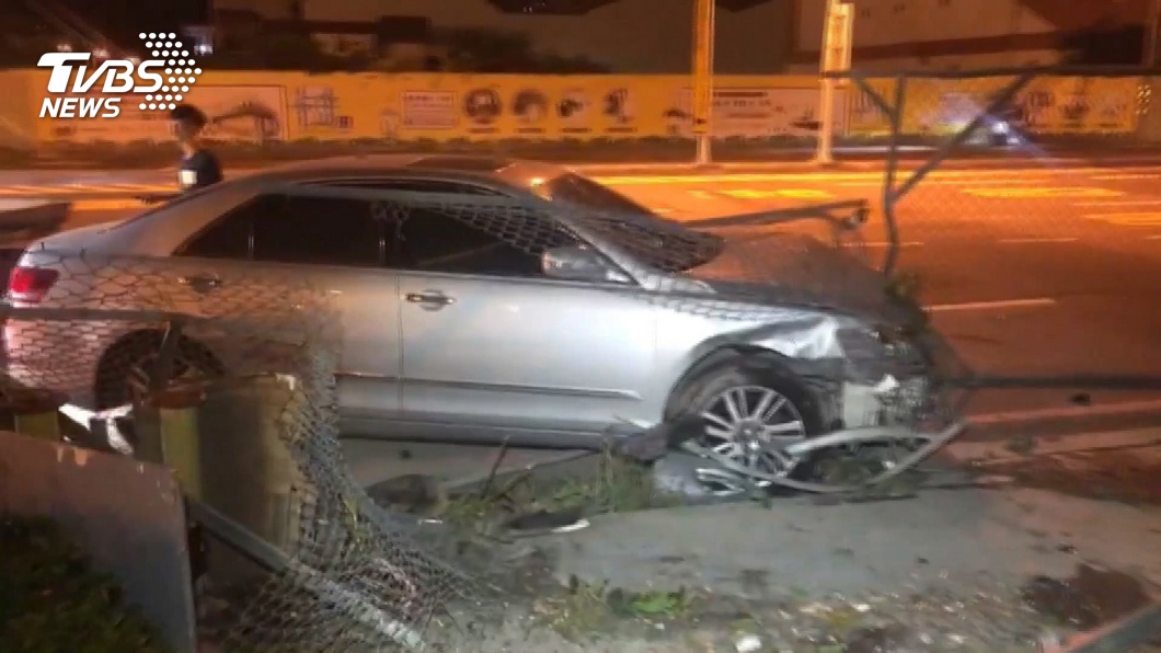 駕車闖紅燈撞人落跑！女騎士噴飛10公尺「頭部重擊亡」