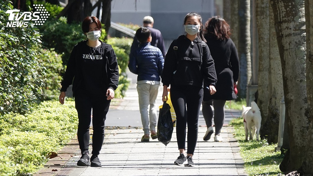 黃偉哲：台灣早點脫下口罩　蔡總統可留歷史地位