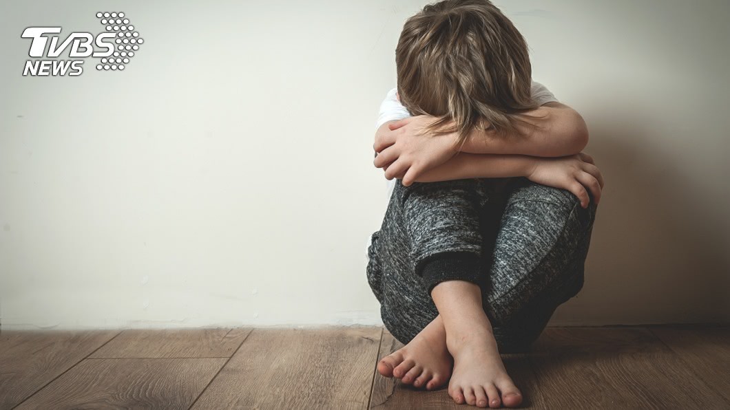 醉男槍殺妻再同歸於盡 3歲兒不知「雙親已死」抱母屍眠