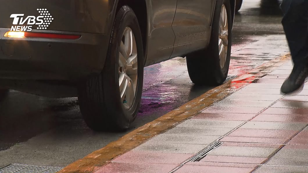 接送未滿7歲童上下車　12月起臨停無3分鐘限制