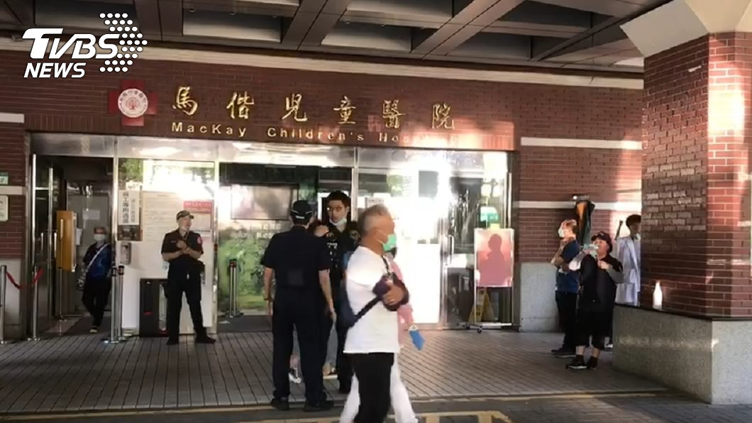 台北馬偕醫院5樓驚傳火警 警消急疏散搶救