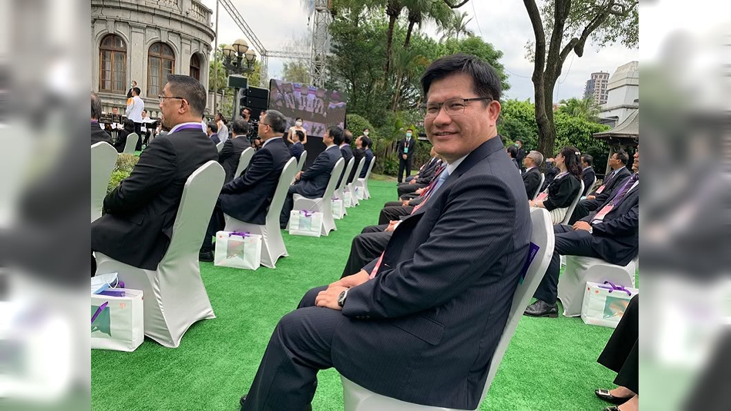 林佳龍在臉書PO出參加就職典禮照片,並透露拍攝者是盧秀燕。(圖/翻攝自黃偉哲臉書)