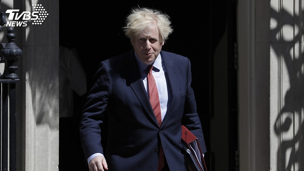 英相強生親上火線 捍衛愛將隔離期間趴趴走