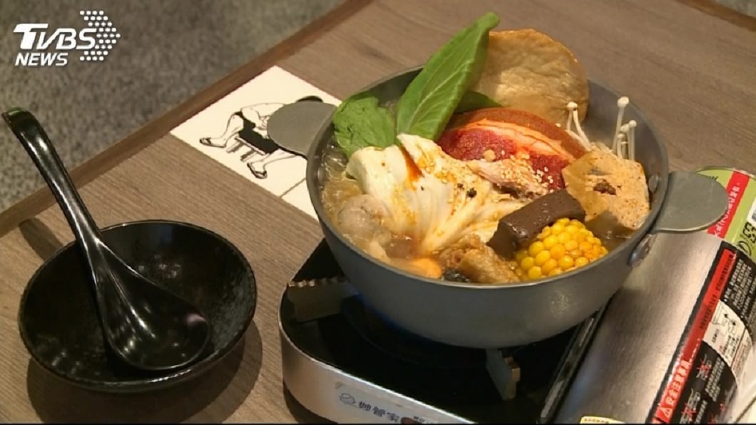 男點小火鍋「飯多一點」 店員端上桌他傻眼:葬儀社的?
