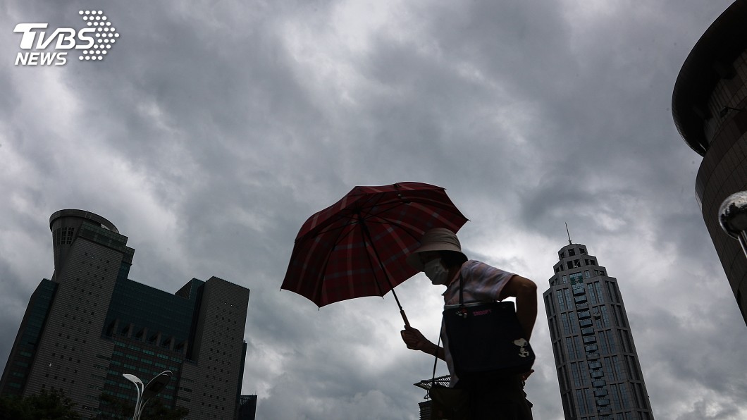 鋒面接近中南部雲多偶雨　各地防午後雷陣雨