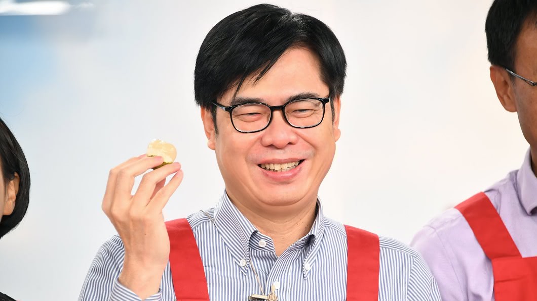 陳其邁回憶起高雄市長敗選時謝票,透露當時「頭都抬不起來」。(圖/翻攝自陳其邁臉書)