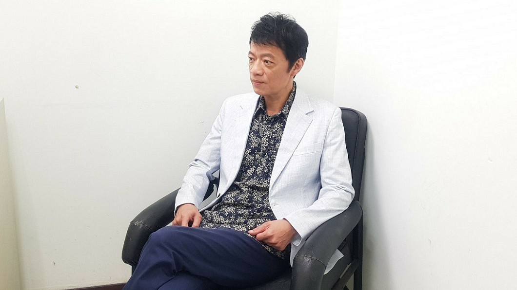 曾說「這張我要當遺照」 吳朋奉一語成讖…黑白照曝光